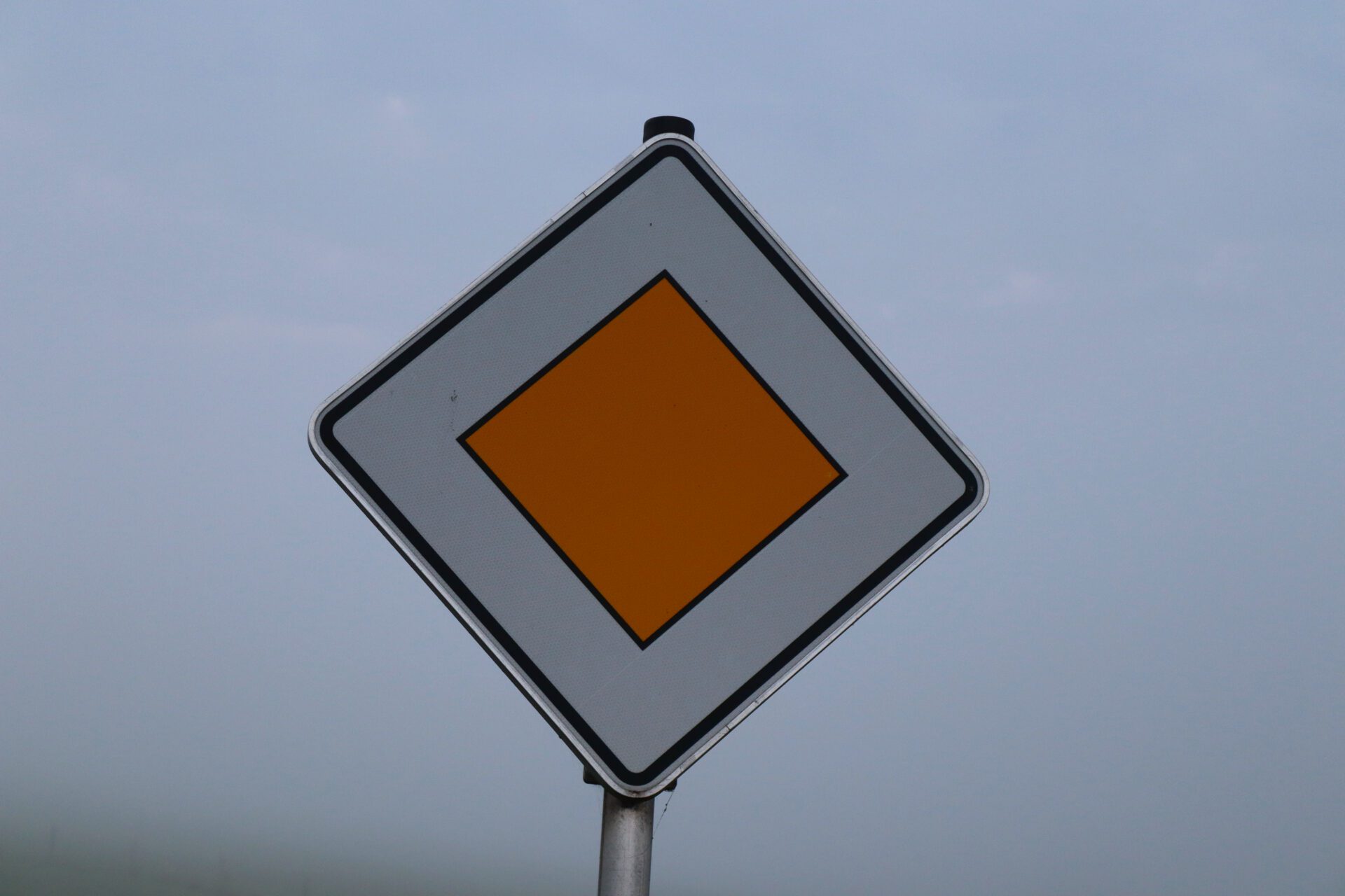 Verkehrsunfall - Missachtung der Vorfahrtsregel Rechts vor Links Verkehrsunfall - Missachtung der Vorfahrtsregel Rechts vor Links