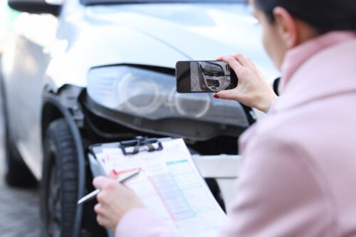 Verkehrsunfall - Schadensminderungspflicht bei Ermittlung des Restwertes für Unfallfahrzeug