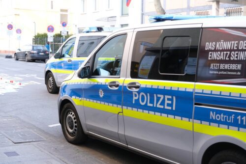 Verfolgungsjagd mit Polizeifahrzeug führt zu Beschädigung: Spannungsfeld zwischen Haftung, Mitverschulden und Risikoabwägung