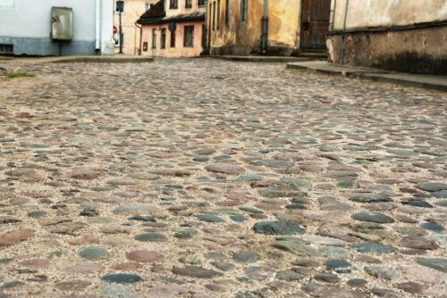 Verkehrssicherungspflicht bei Höhenunterschieden in Pflaster einer Fußgängerzone