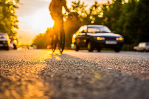 Sorgfaltspflichten bei Überholen eines Radfahrers auf Landstraße