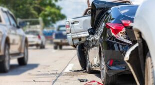 Verkehrsunfall – Haftungsverteilung bei Kollision mit einem wendenden Fahrzeug