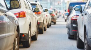 Verkehrsunfall an Stauende – kein Warnblinker eingeschaltet