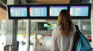 Ausgleichszahlung nach FluggastrechteVO bei Annullierung des Hinfluges