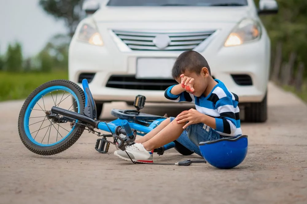 A,Boy,Was,Injured,Because,His,Bicycle,Collided,With,A Unfall Kind Fahrrad