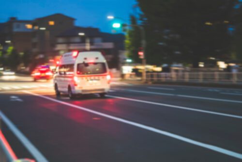 Rettungswagen überfährt Ampel - Unfall