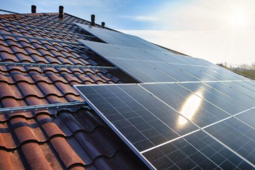 Streit um Solaranlage: Klägerin verlangt Schadensersatz für Leistungsausfälle