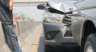 Auffahrunfall auf Autobahn nach grundlosem Bremsen ohne verkehrsbedingten Anlass