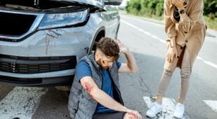 Verkehrsunfall – Mitverschulden Fußgänger bei Schreckreaktion und tritt auf die Fahrbahn