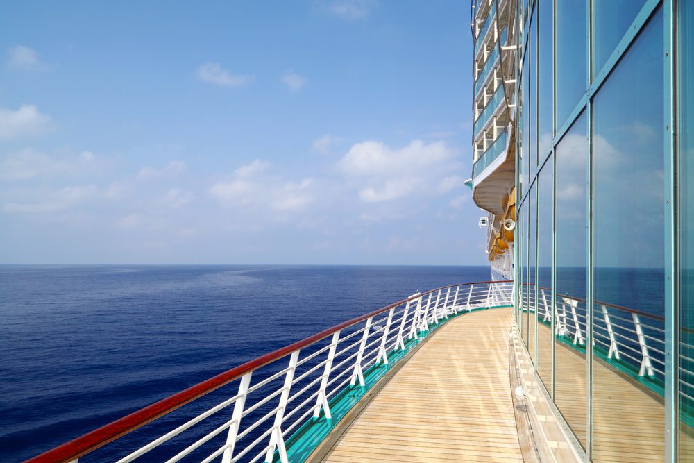 Luxury,Cruise,Liner,Sails,In,Ocean