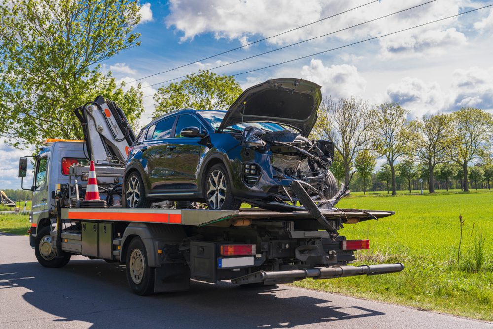 Accident,Car,On,A,Tow,Truck Totalschaden? Fiktive Abrechnung trotz wirtschaftlichem Totalschaden!
