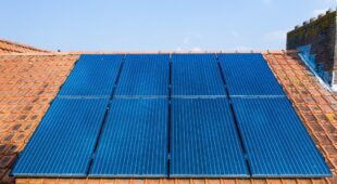 Photovoltaikanlage – Schadensersatzansprüchen bei Beschädigung des Dachwerks durch Auflast