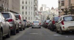 Vorbeifahren an stehendem Fahrzeug – allgemeines Gebot der Gefährdungsvermeidung