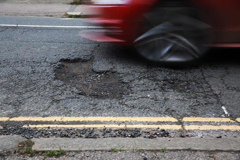Haywards,Heath,-,Uk,-,December,21,,2023:,A,Pothole Schlagloch Haftung