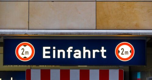 Haftung bei Mietwagenunfall durch Durchfahrtshöhe